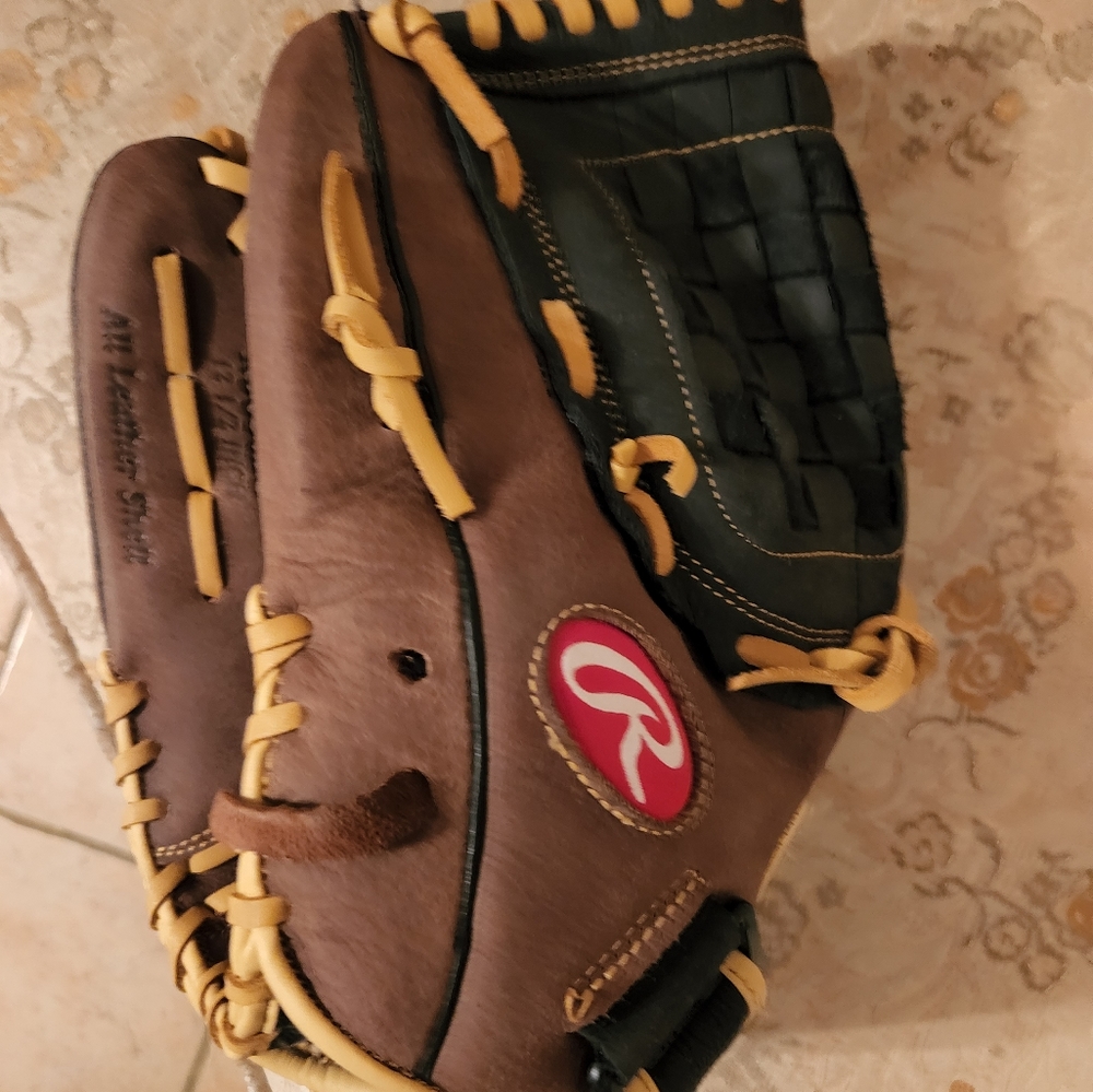 Rawlings right handed glove